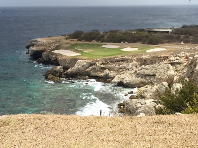 Blue Bay Golf Clubin 5. väylä on 170 metriä pitkä par 3.