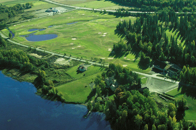 Hämeenlinnan kyljessä sijaitseva Hattula Golfin kenttä on arkkitehti Kosti Kurosen käsialaa. 